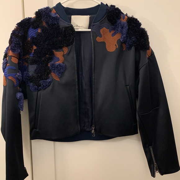 Barely worn this jacket and deserves a new home! - Picture 2 of 4